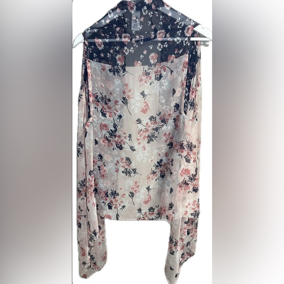 Cleo Floral Sheer Sleeveless Kimono in Pink and Navy - Picture 2 of 3